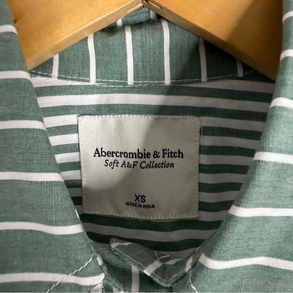 Abercrombie & Fitch Soft A&F Collection Cropped Striped Button-Up Shirt Size XS - Picture 4 of 6